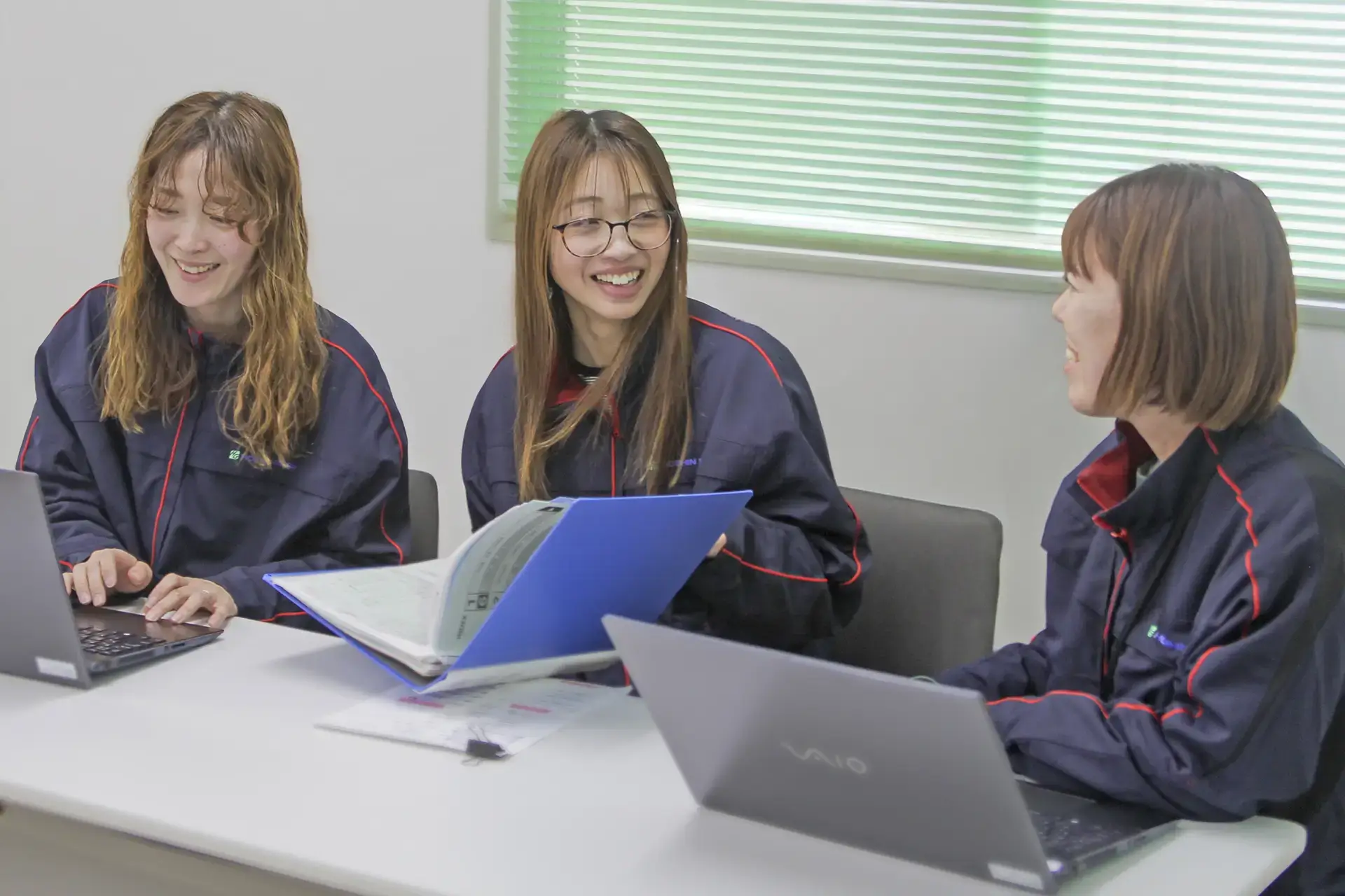 業務部 総務グループ / 企画グループ